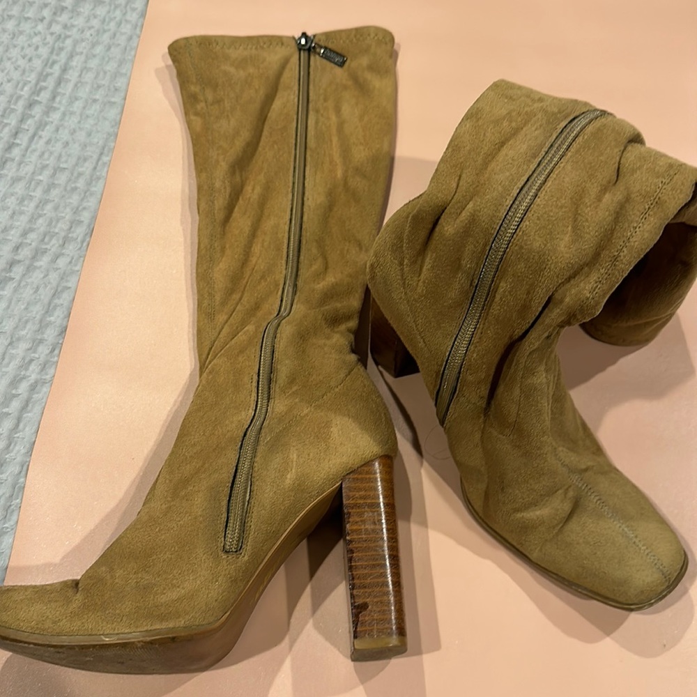 Bongo size 7 camel colored long boots.